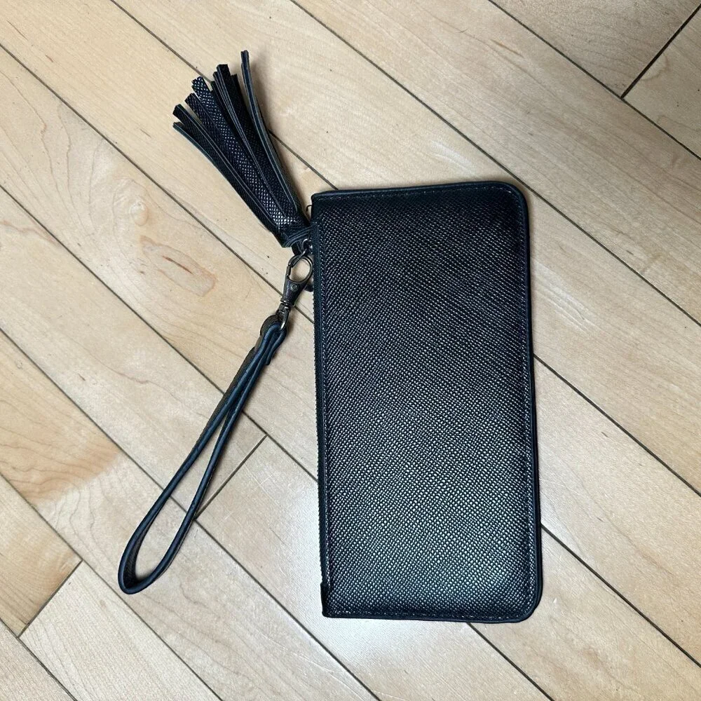 NWOT Pebbled Black Leather Wallet Clutch Wristlet with Tassel and zipper detail